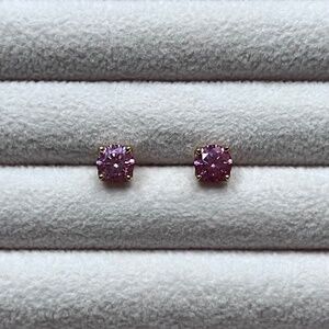 E028 | Bright Pink Moissanite Studs